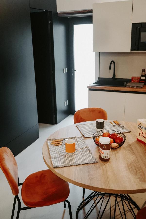 Dislocati Bnb - Jacuzzi Privata - Cucina - Tv60" - Minimal Luxury Marigliano Εξωτερικό φωτογραφία