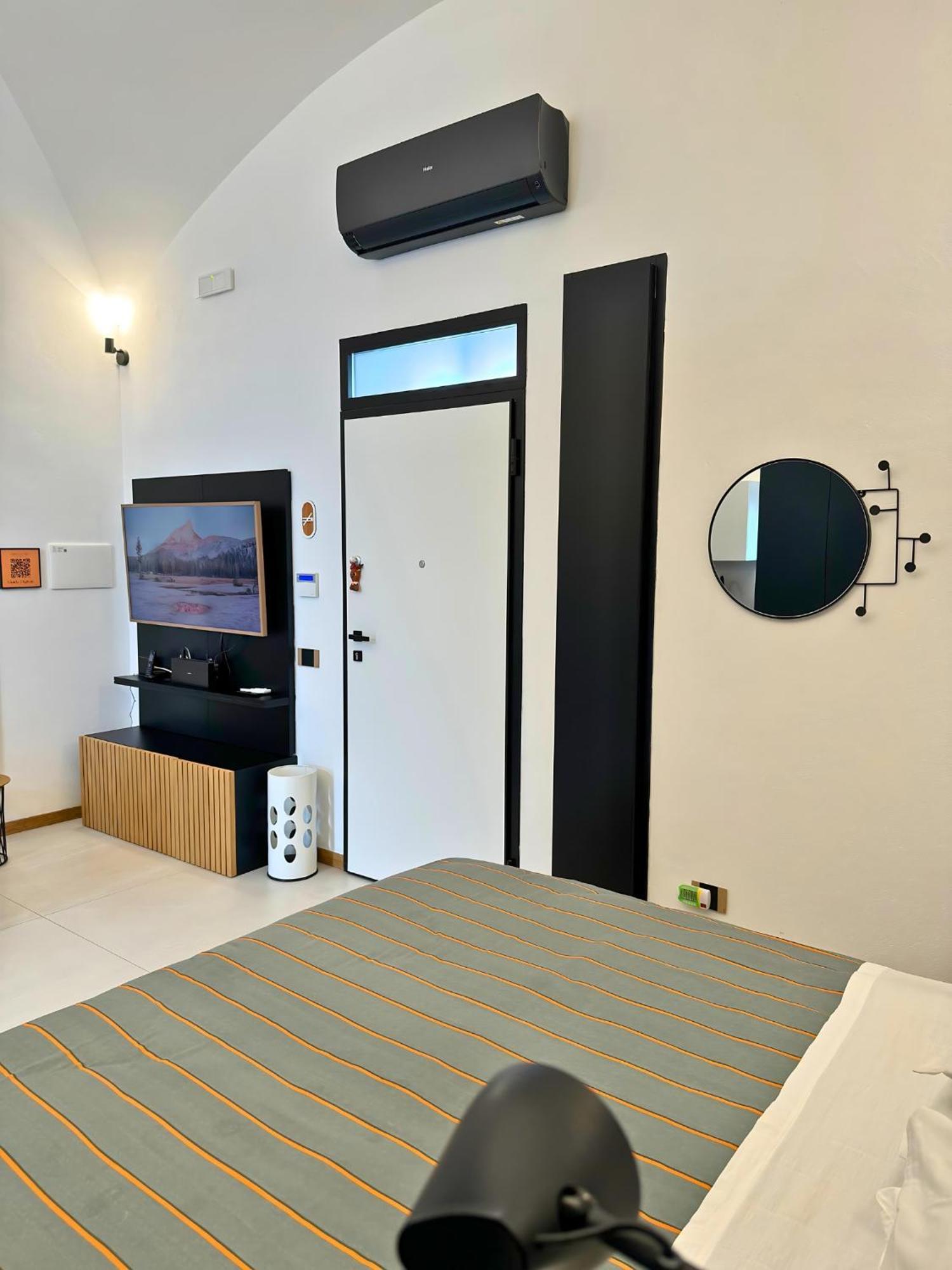 Dislocati Bnb - Jacuzzi Privata - Cucina - Tv60" - Minimal Luxury Marigliano Εξωτερικό φωτογραφία