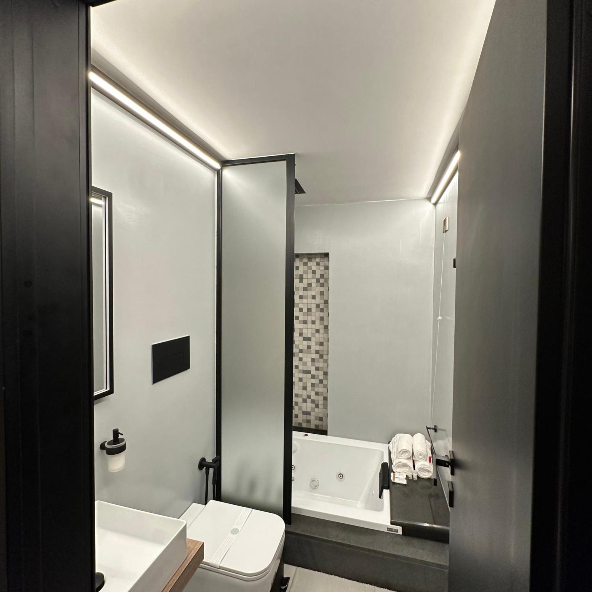 Dislocati Bnb - Jacuzzi Privata - Cucina - Tv60" - Minimal Luxury Marigliano Εξωτερικό φωτογραφία