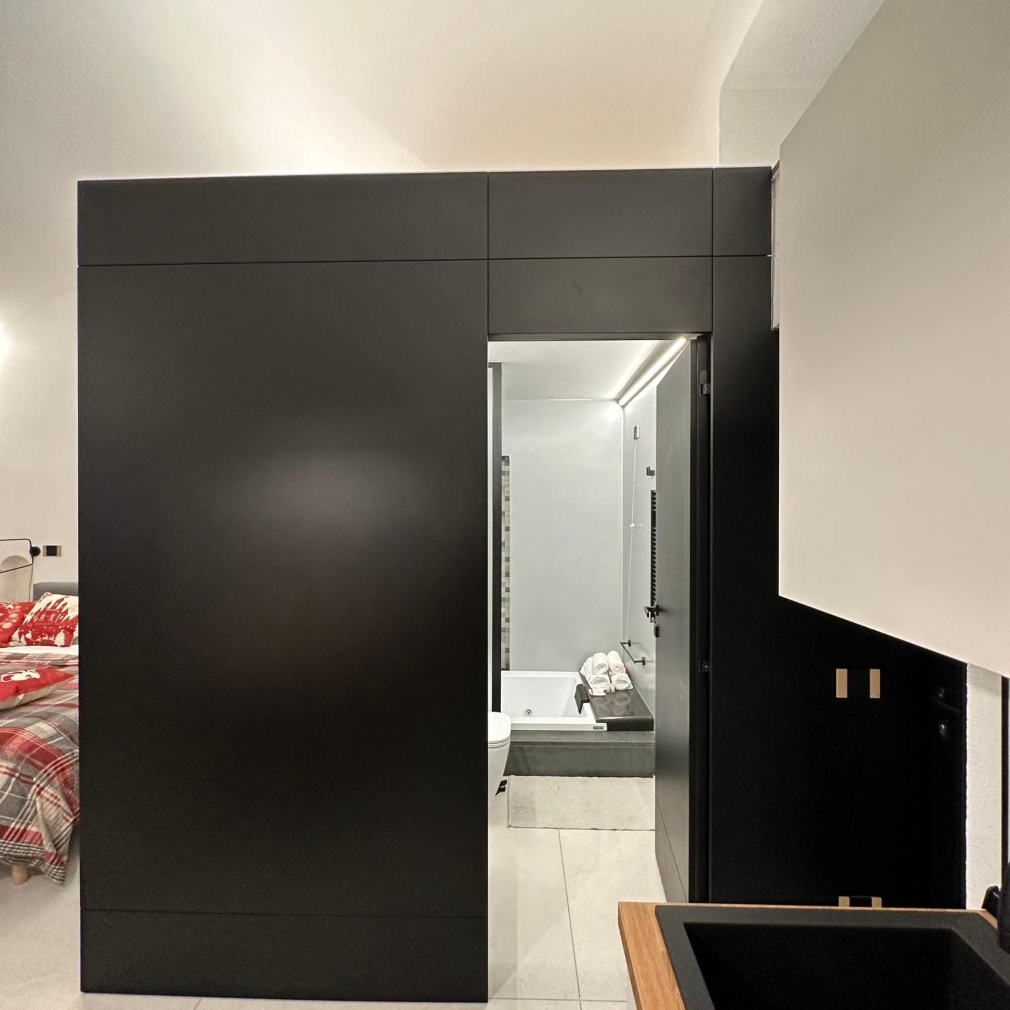 Dislocati Bnb - Jacuzzi Privata - Cucina - Tv60" - Minimal Luxury Marigliano Εξωτερικό φωτογραφία