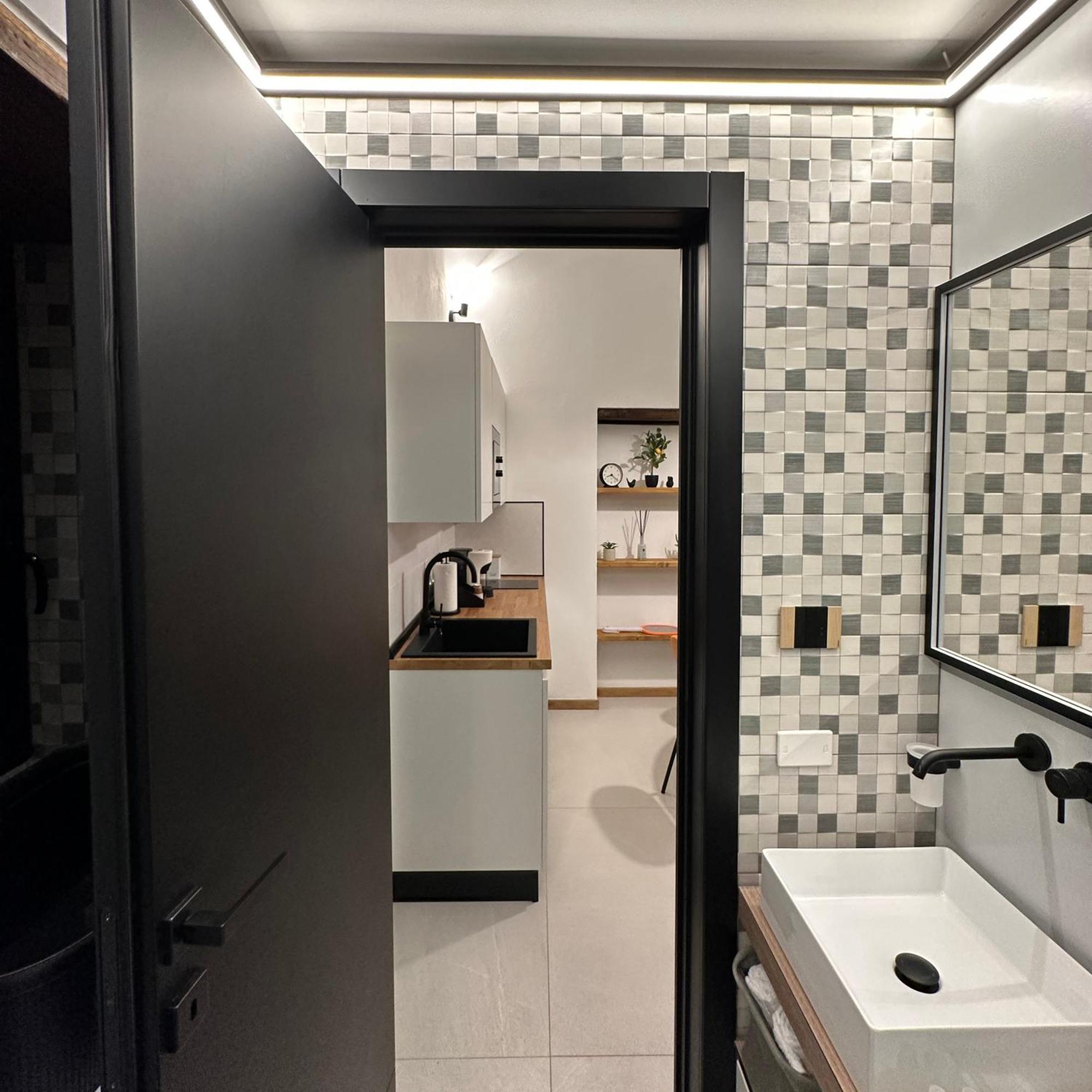 Dislocati Bnb - Jacuzzi Privata - Cucina - Tv60" - Minimal Luxury Marigliano Εξωτερικό φωτογραφία